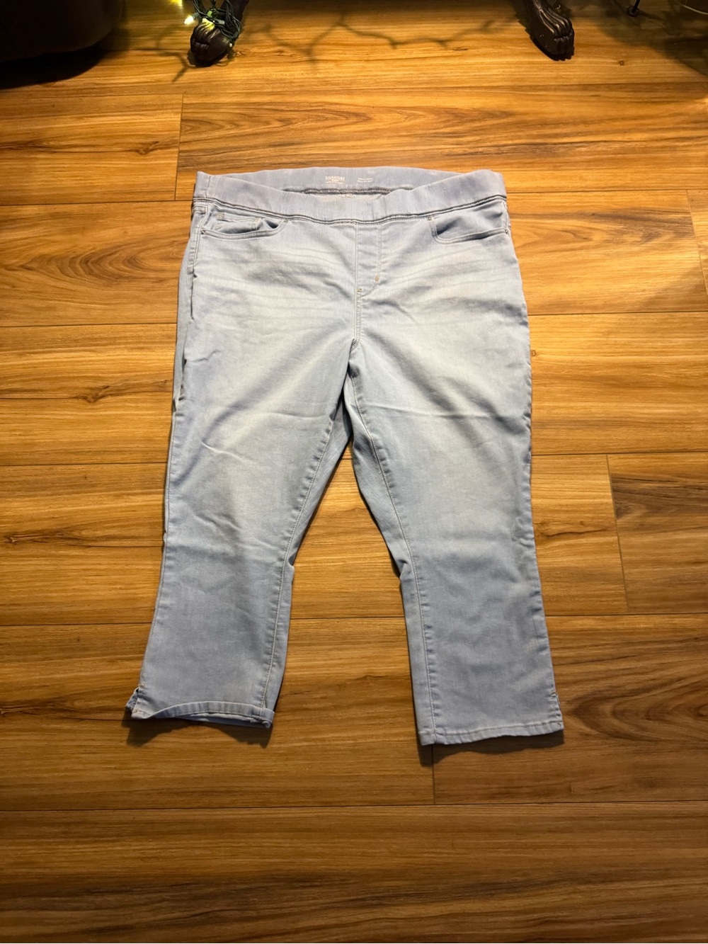 Levi's Pale Blue Crop-Length Women's Capri Jeans